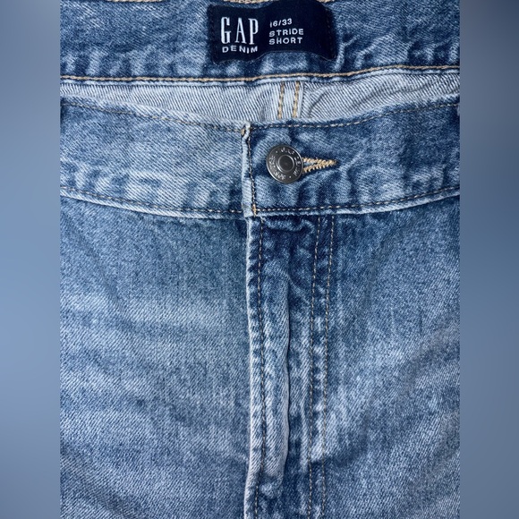 Gap Denim Mid Rise Stride Short Cut Off Shorts In Medium Wash Women’s Size 16/33 - Picture 2 of 10